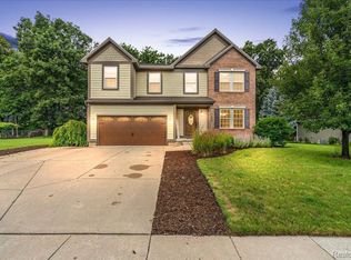 10655 Knockaderry Dr, Grand Ledge, MI 48837