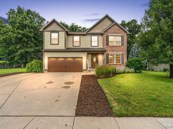 10655 Knockaderry Dr, Grand Ledge, MI 48837