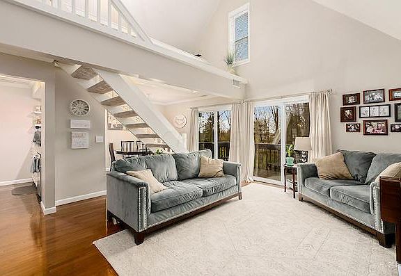 4th image of 1587 Arlington Ave #1587B