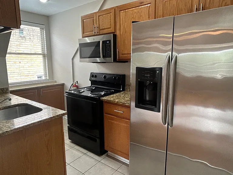 Fully equip Kitchen 
Stainless Steel Appliances
