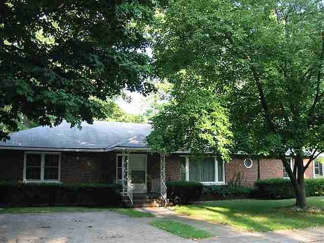 2nd image of 1712 Mayflower Pl