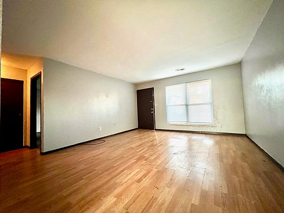 4th image of 18 Kingsway Dr #18