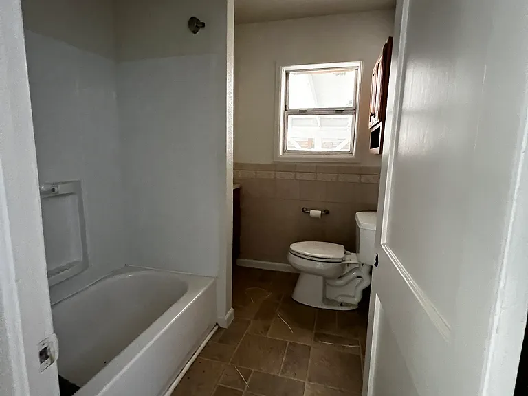 575 W Ash St — Photo 23