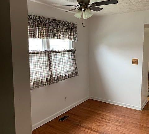 4th image of 1327 Helena Dr