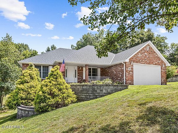 2nd image of 3909 Stoneridge Ct