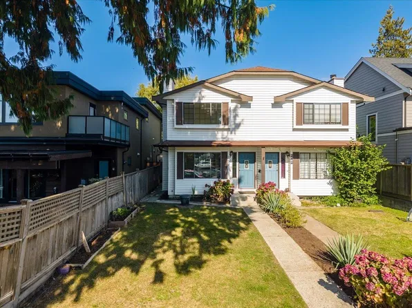 240 E 18th St, North Vancouver, BC V7L 2X6