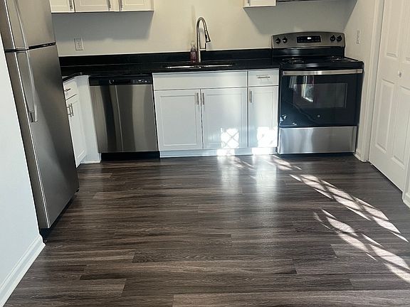 4th image of 135 Montague St #135