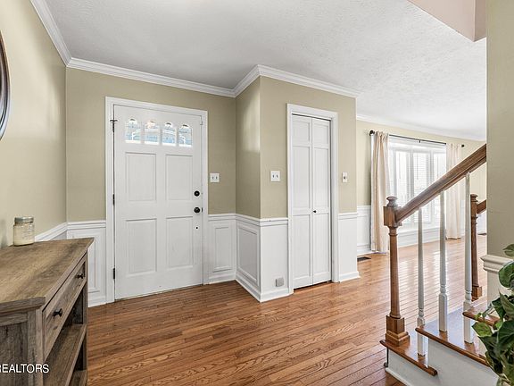 5th image of 604 Vista Dr