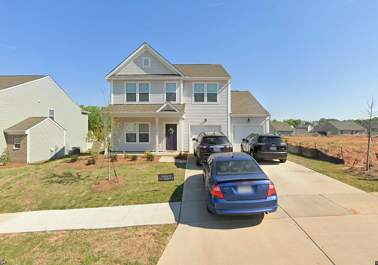 Room in 5 Bedroom Home in Charlotte — Photo 1