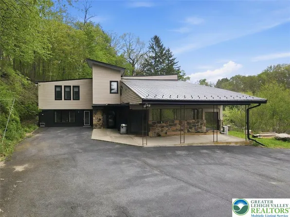 2288 Mulberry Rd, Fogelsville, PA 18051