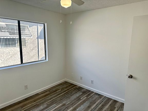 3rd image of 16565 Vanowen St Unit 212