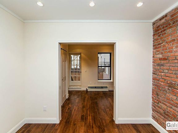 2nd image of 612 E 9th St APT 1