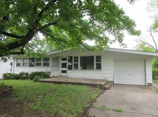 9021 Clarion Dr, Saint Louis, MO 63136
