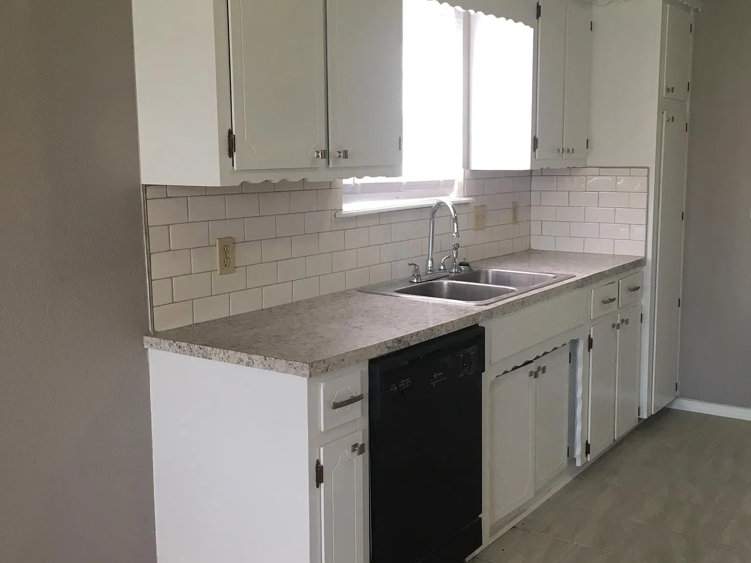 1909 W Gary St — Photo 1