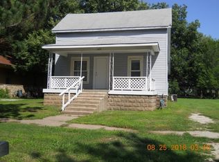 422 Andrews St, Winfield, KS 67156