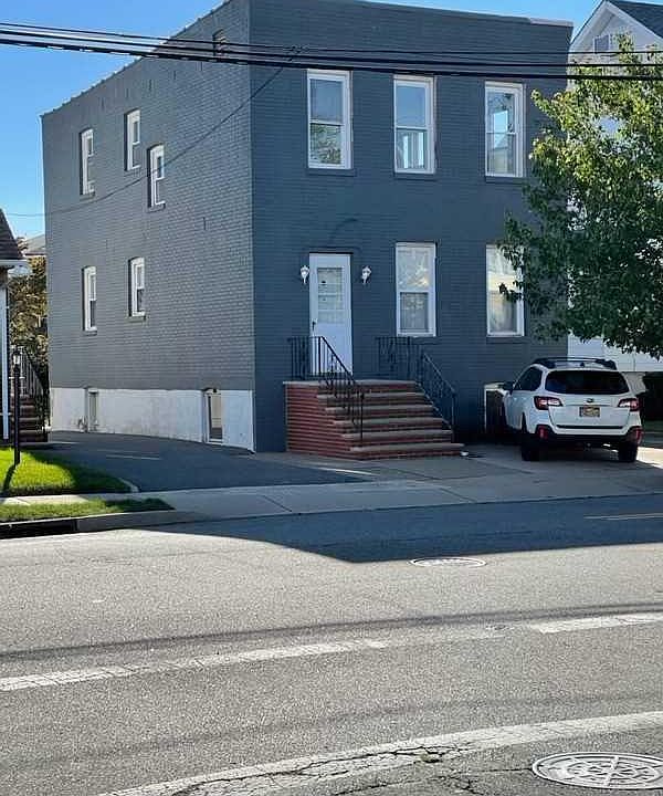 1st image of 148 Kingsland Ave Floor 2