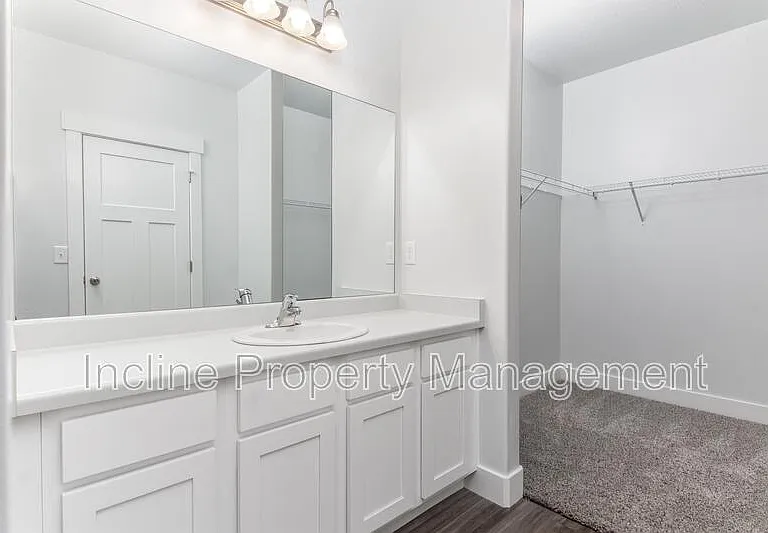 772 N 260 W — Photo 16