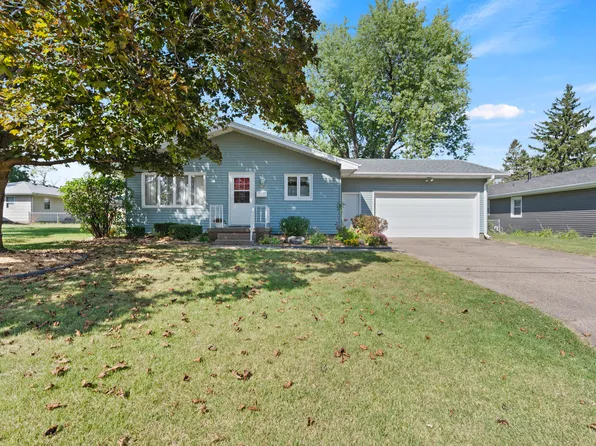 2117 Ridgewood Ave, Muscatine, IA 52761