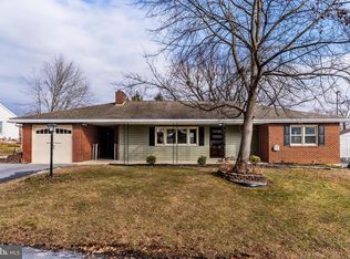 1913 Maplewood Dr, Carlisle, PA 17013