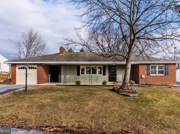 1913 Maplewood Dr, Carlisle, PA 17013