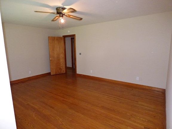 3rd image of 520-B E College St