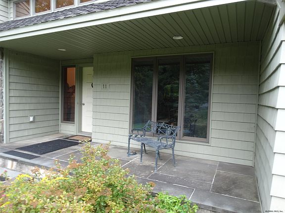 4th image of 11 Mahican Ct