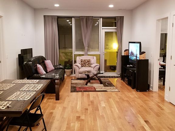 5th image of 3210 W Wabansia Ave