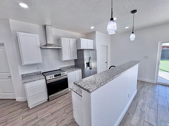 4th image of 1207 W Avenue P