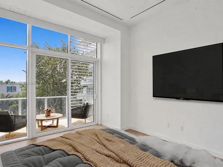 4701 N Meridian Ave #214 — Photo 11