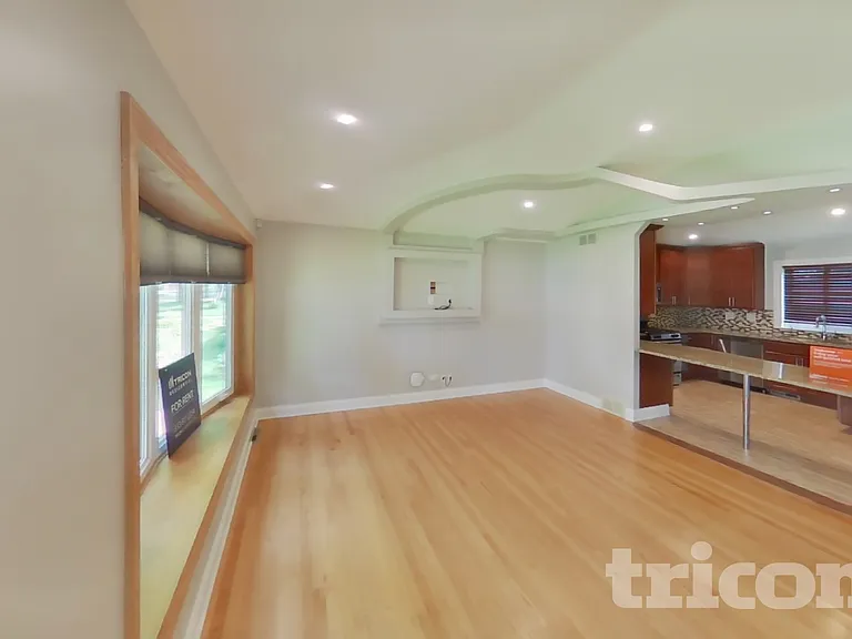 1421 Redwood Dr — Photo 3