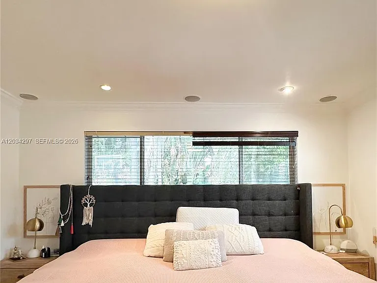 20931 NE 24th Ave — Photo 7