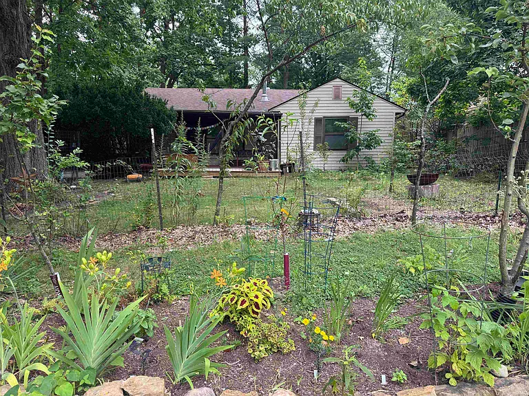 1201 S Longwood Dr — Photo 5
