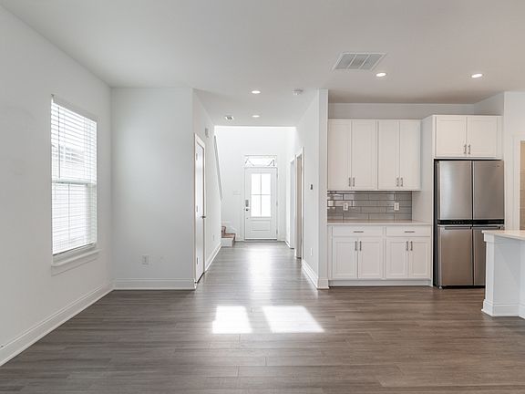 3rd image of 1048 W 18th St #1