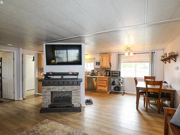 5th image of 101 Molalla Ct