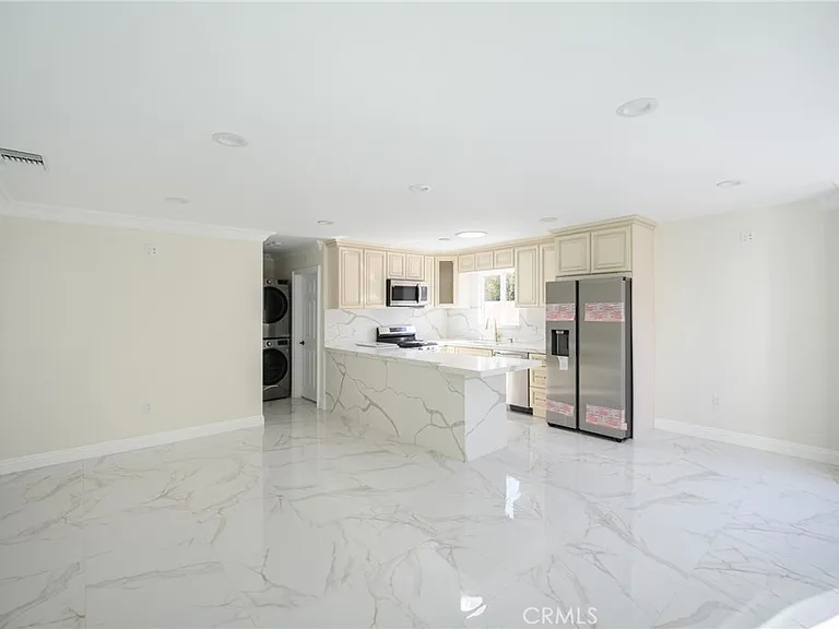 592 South St #A — Photo 3