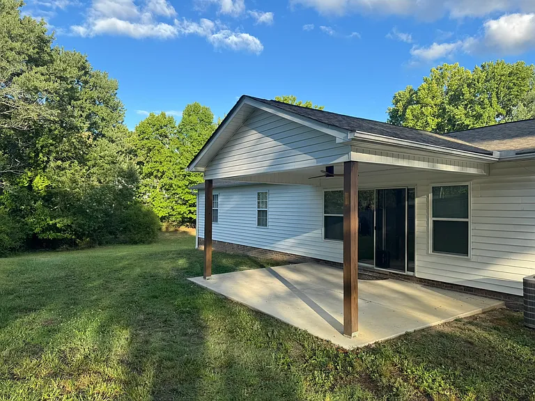 204 Armstrong Ln — Photo 5