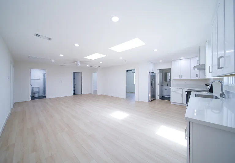 206 W Broadbent Dr — Photo 1