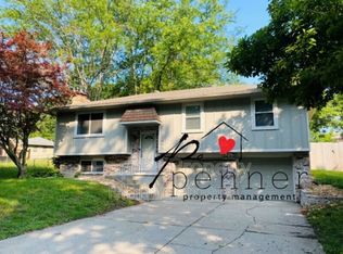 2309 SW Keystone Dr, Blue Springs, MO 64014