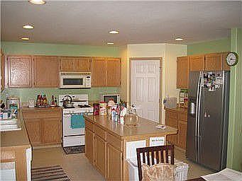 Kitchen w/Island