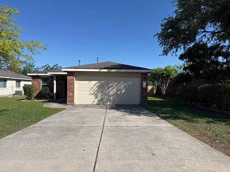 113 Salado Dr — Photo 1