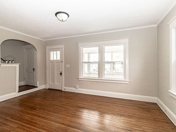 5th image of 3627 Leybourn Ave