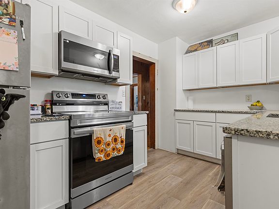 3rd image of 2422 Ridge Ave