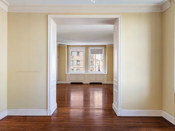 1 Sutton Place South image 12 of 18