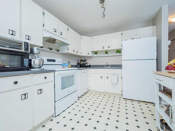 5th image of 9340 S 67th Ave