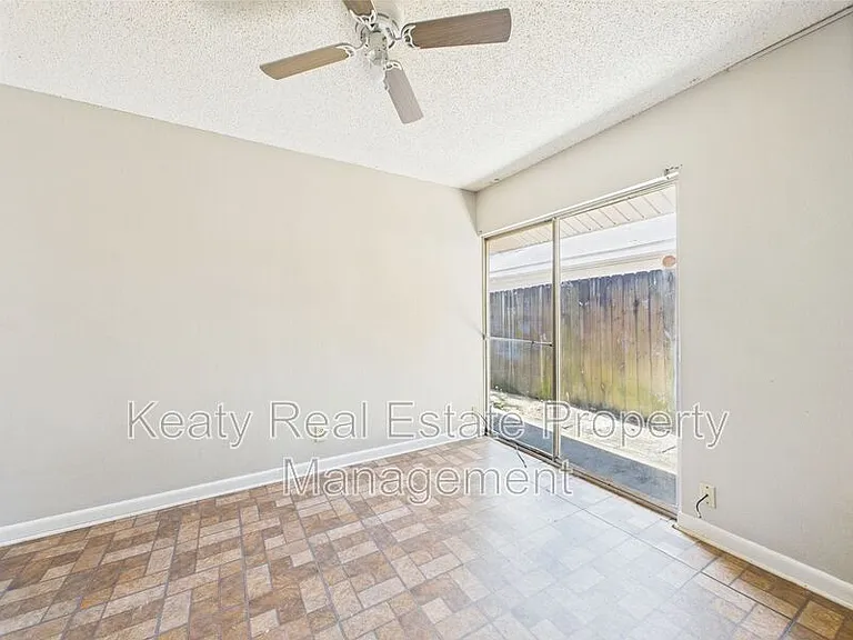 513 Fox Run Ave #1 — Photo 16
