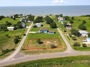 102 Ouisa St, Anahuac, TX 77514