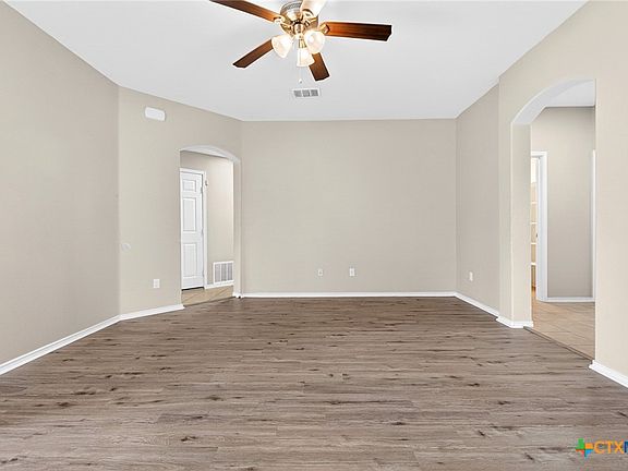 4th image of 4905 Green Meadow St