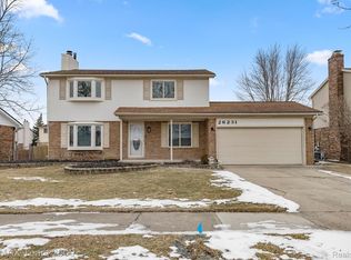 26231 Fairwood Dr, Chesterfield, MI 48051