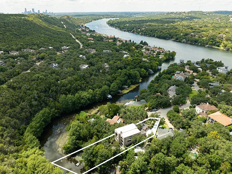 4500 River Wood Ct — Photo 2