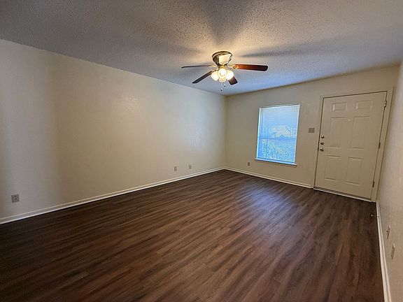 3rd image of 1407 Janis Dr Unit B